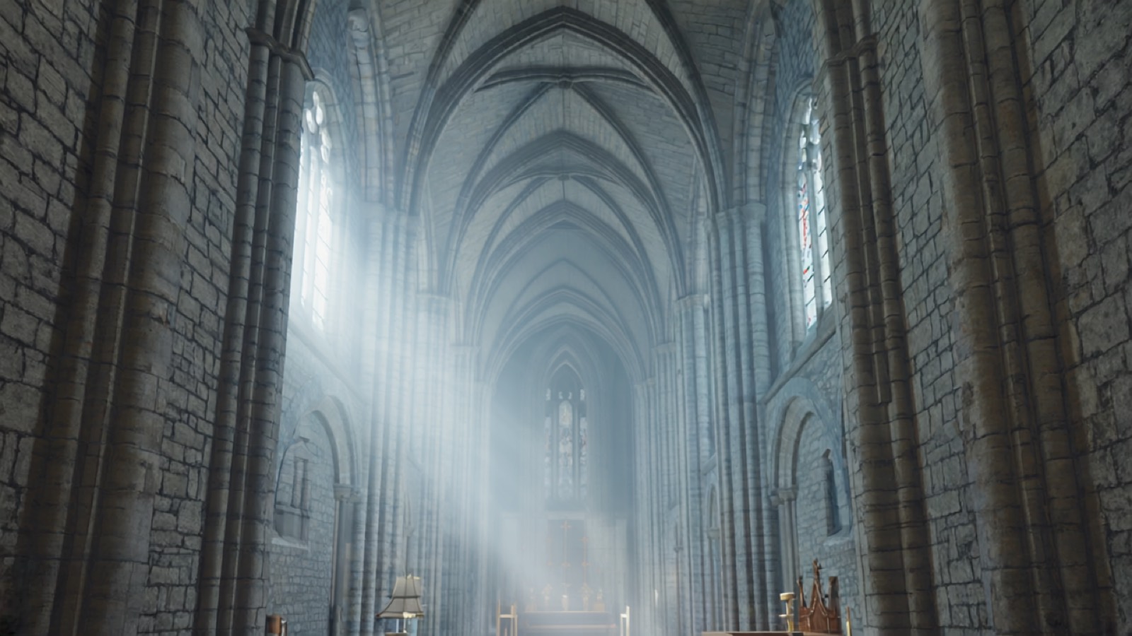 Hohes steinernes Kirchenschiff mit Rippengewölbe, Lichtbahnen fallen durch den weiten Raum und lassen seine akustische Tiefe erahnen